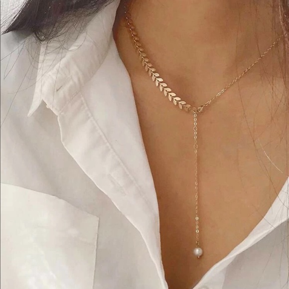 • Alina • Leaf + Pearl Lariat Necklace - Picture 2 of 3